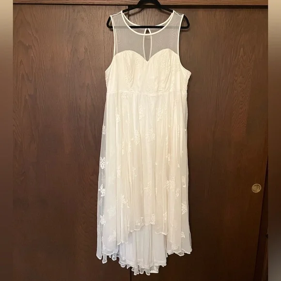 NWT Torrid Special Occasion Ivory Embroidered Hi-Lo
Dress Size 24 Wedding Bridal - Picture 4 of 16